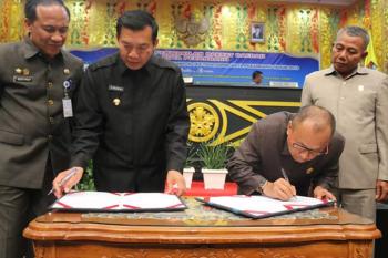 DPRD Pekanbaru Sahkan Ranperda Izin Membuka Tanah jadi Perda
